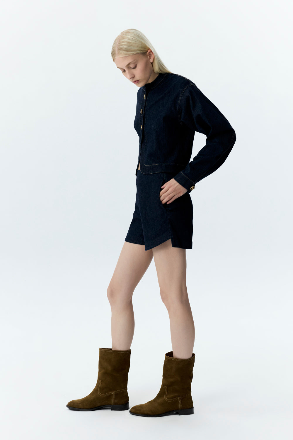 Boxy fit Medium Length Short